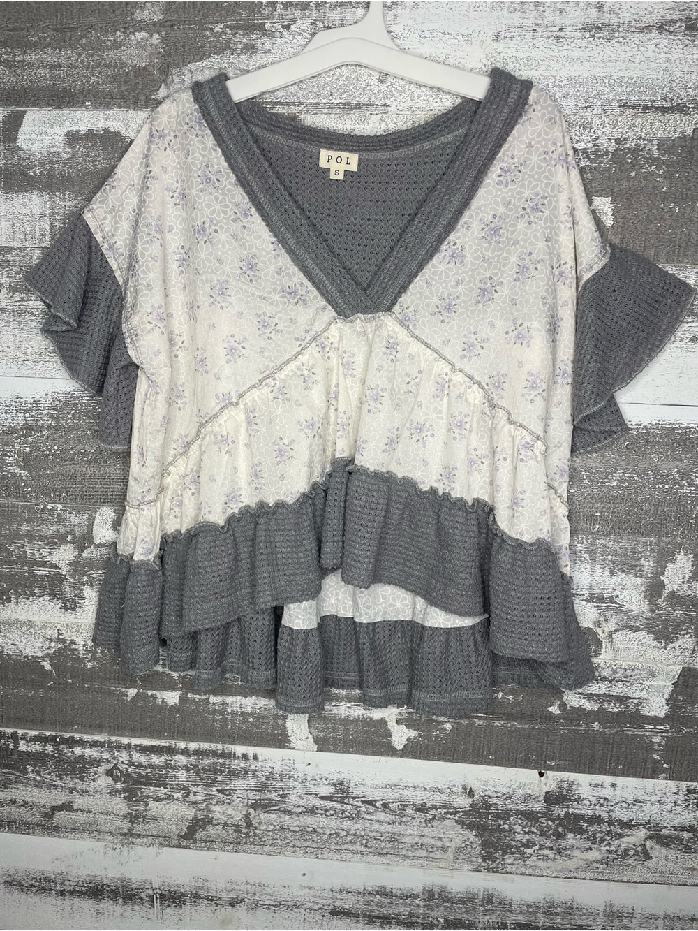 POL Gray & Cream Floral V-Neck Ruffle Tunic Top